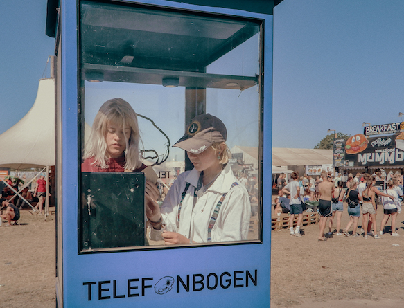 Ring til en bog på Roskilde Festival